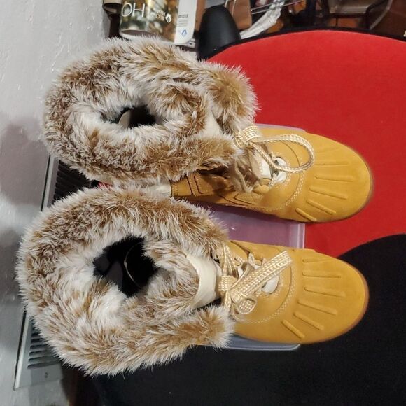 Timberland Mount Holly Duck Boots - Suede Lace Up Puffer Boots in Tan Size 8 - Picture 4 of 16